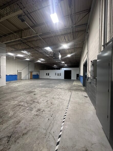 More Photos Of 2468-2470 Industrial Row Dr, Troy Warehouse For Lease