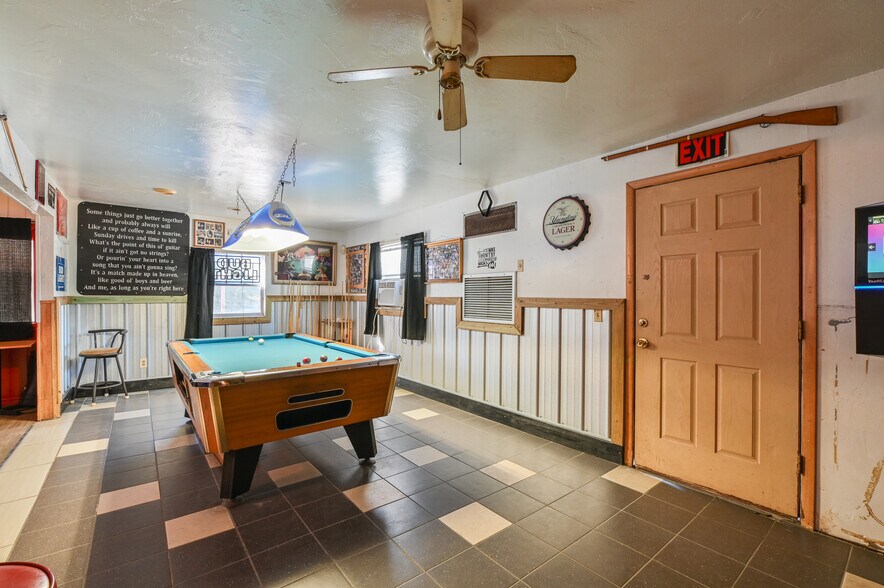 More Photos Of 2451 SE Highway 41, Morriston Bar For Sale