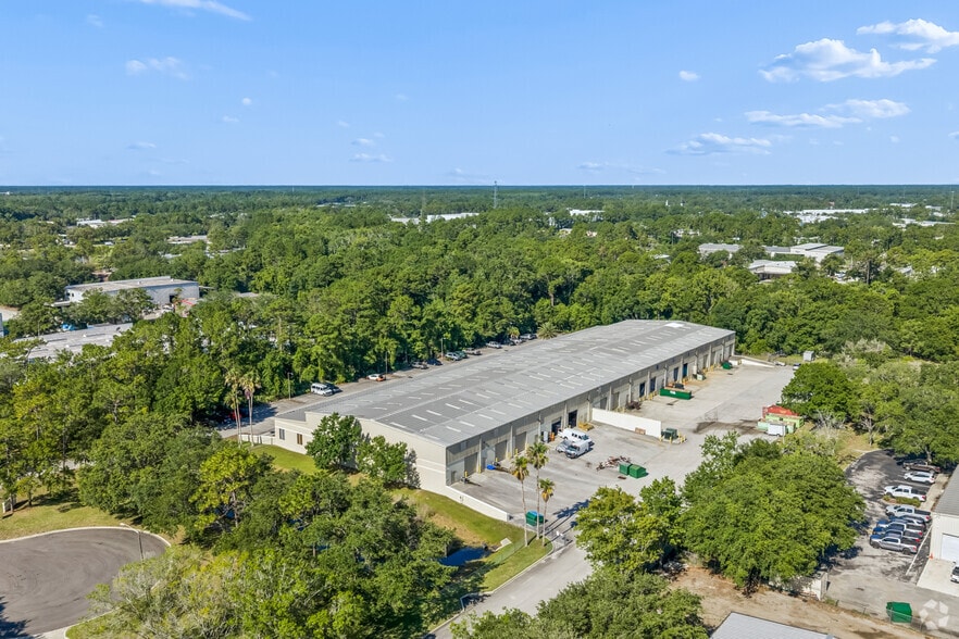 More Photos Of 11210 E Phillips Industrial Blvd, Jacksonville Warehouse For Lease
