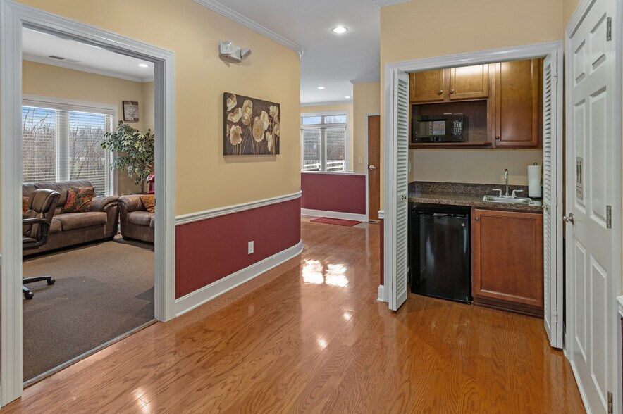 More Photos Of 815 John Harper Rd, Shepherdsville Office For Sale