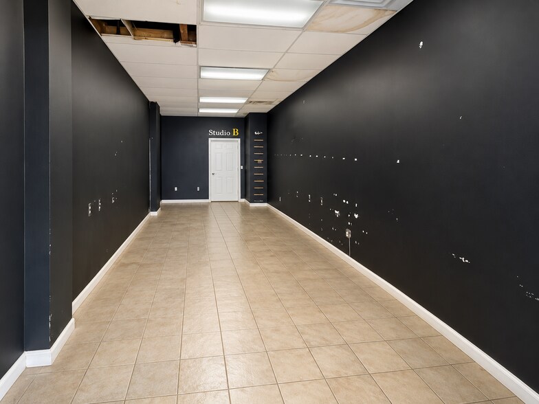 More Photos Of 1 Queen Anne Rd, Bogota Storefront Retail Residential For Lease