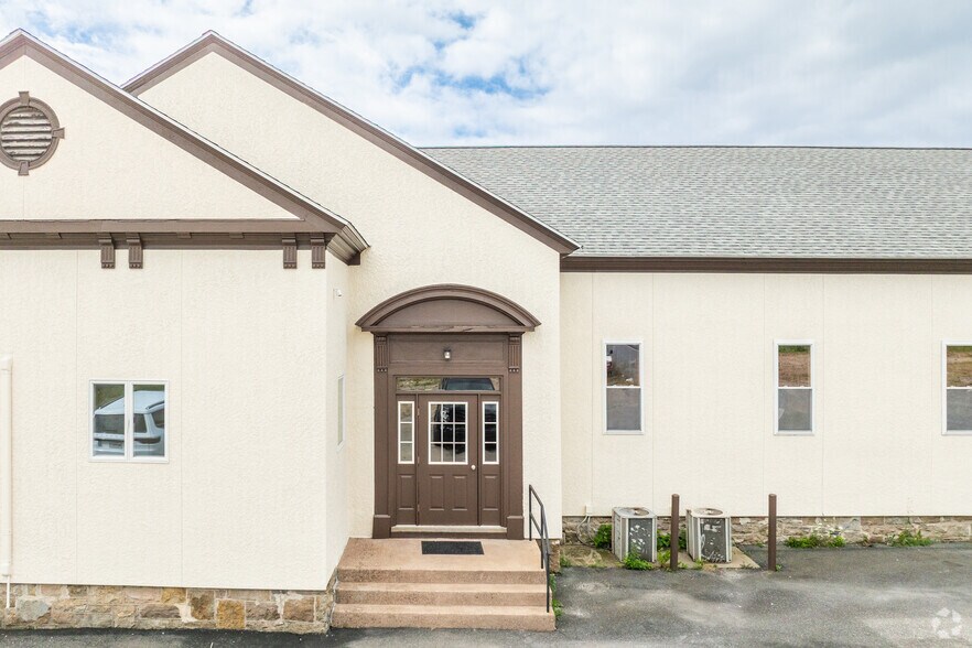 More Photos Of 1934 PA-940, Freeland Medical For Lease