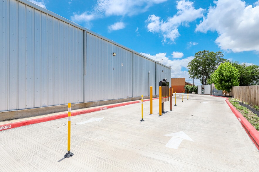 More Photos Of 1427 Bandera Rd, San Antonio Storefront For Lease