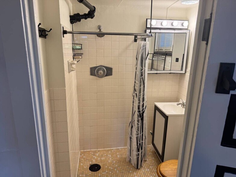 More Photos Of 620 West Blvd, Rapid City Storefront Retail Office For Sale