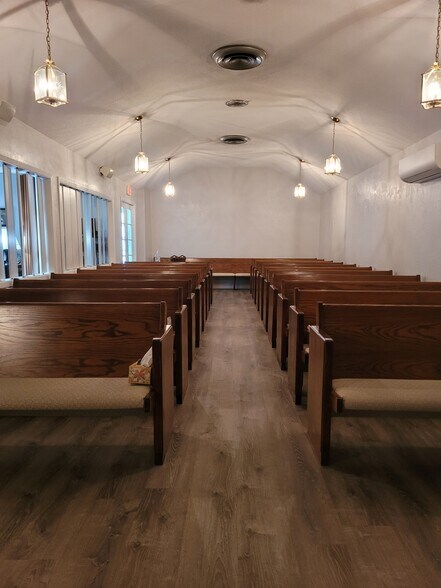 More Photos Of 1108 N Dixie Fwy, New Smyrna Beach Funeral Home For Sale