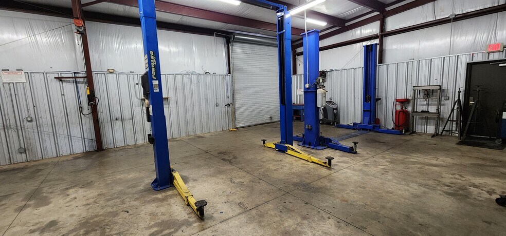 More Photos Of 1 2nd Ave, Fort Walton Beach Auto Repair For Sale