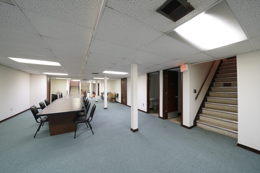 More Photos Of 18600 W 10 Mile Rd, Southfield Office For Sale