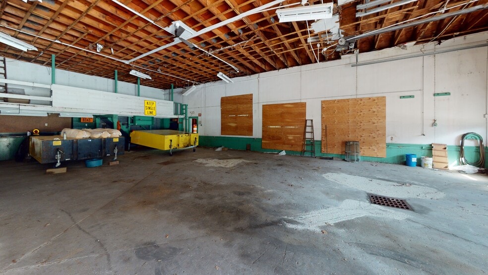 More Photos Of 75 NH-27, Raymond General Retail For Sale