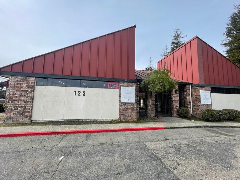 More Photos Of 123 S Commerce St, Stockton Healthcare For Lease
