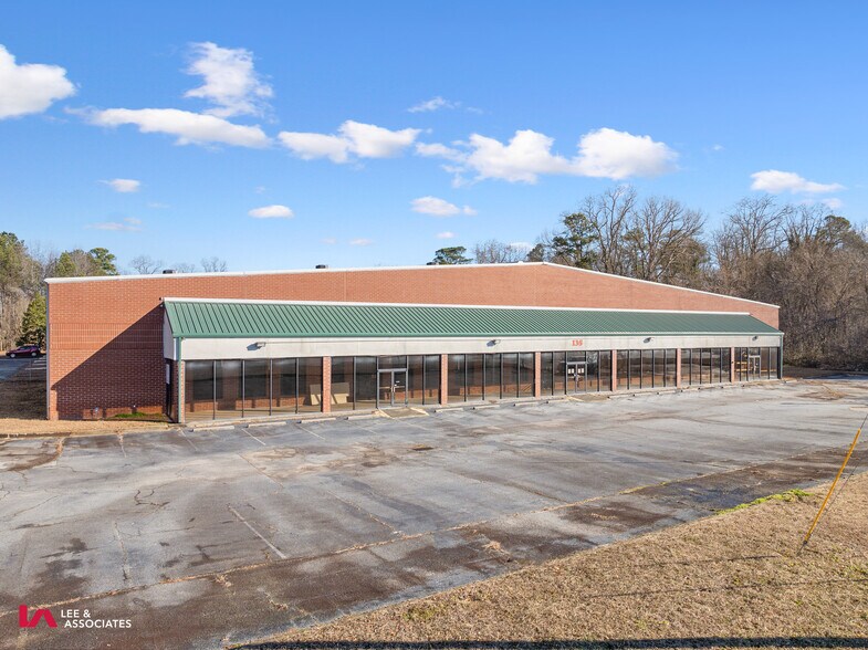 More Photos Of 135 Veterans Memorial Pky, Mableton Warehouse For Lease