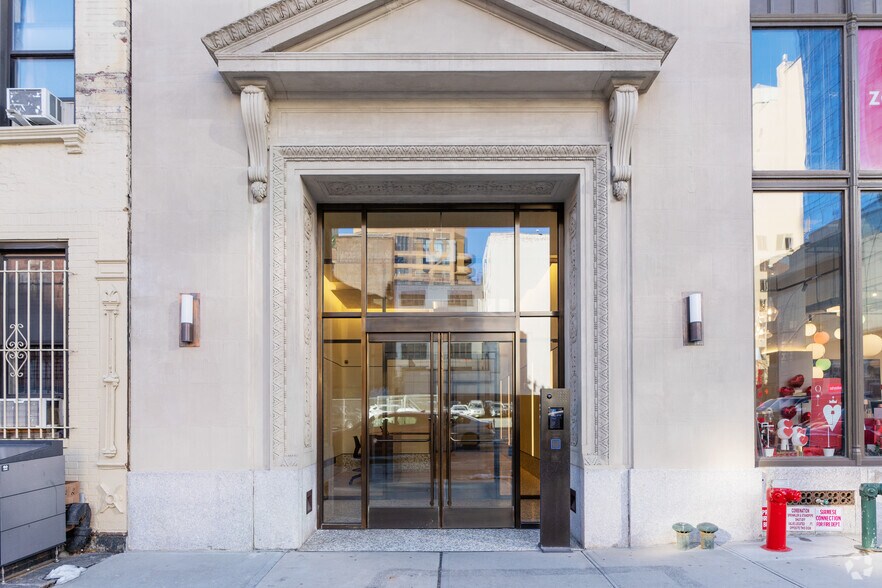 More Photos Of 121 Varick St, New York Loft Creative Space For Lease