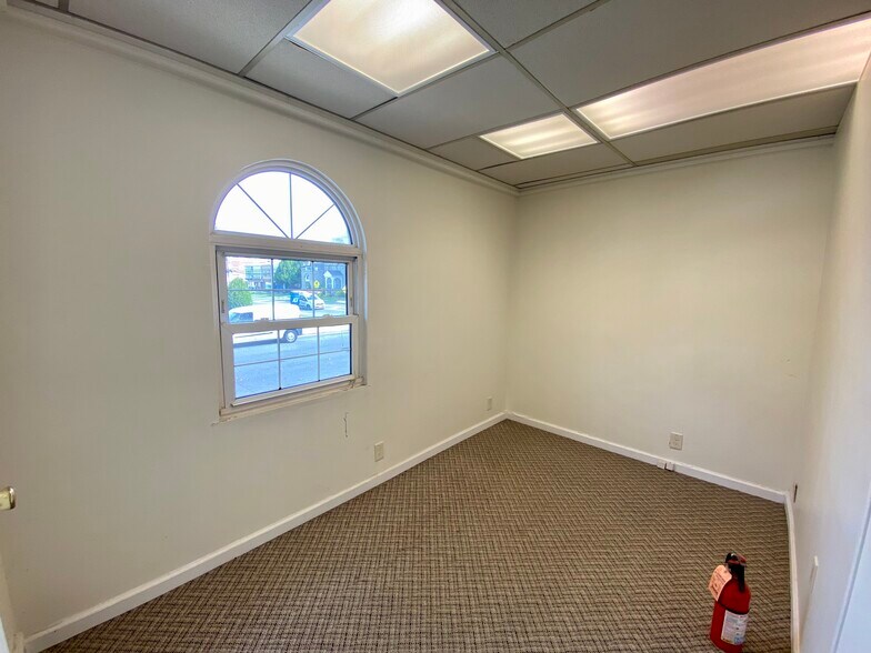 More Photos Of 402 S White Horse Pike, Audubon Office For Sale