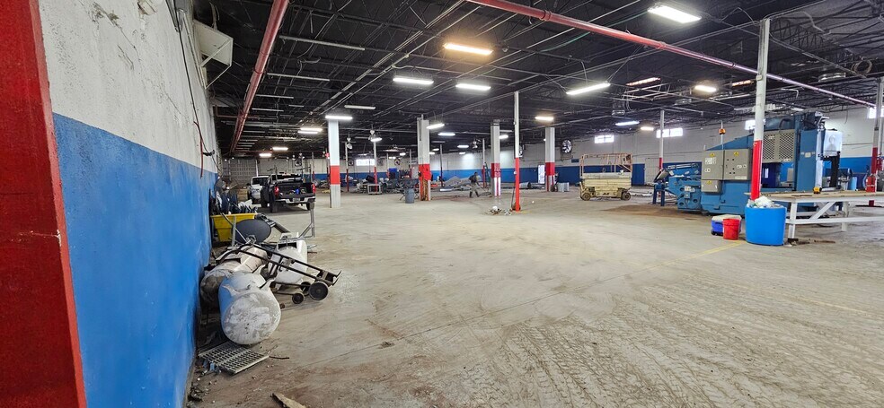 More Photos Of 2320 NW 147th St, Opa-locka Warehouse For Lease