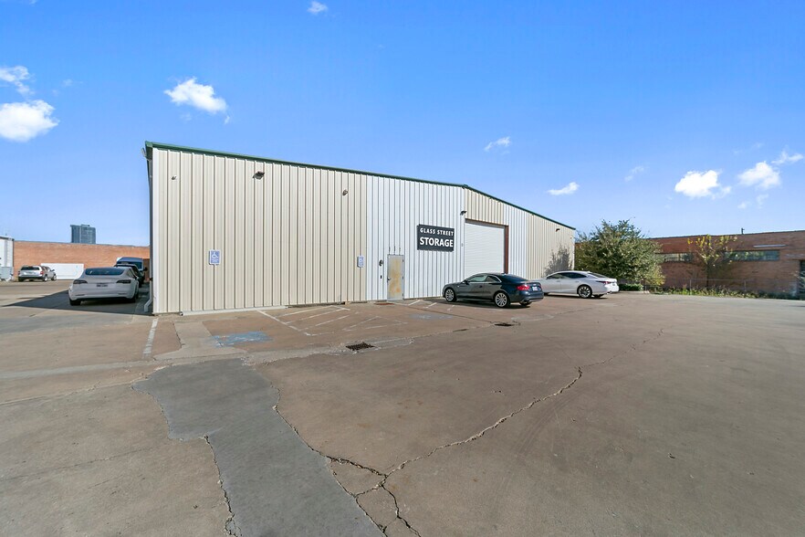 More Photos Of 136 Glass St, Dallas Storefront For Lease