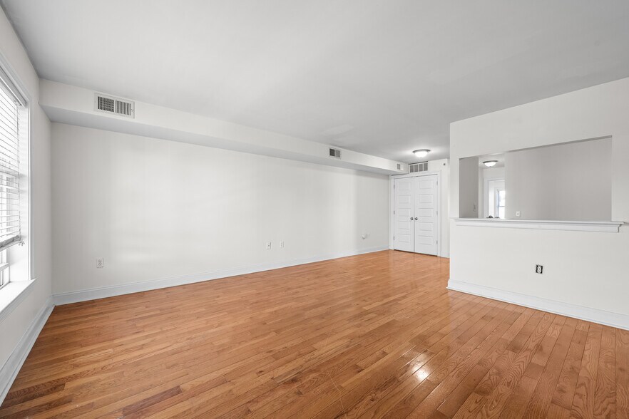 More Photos Of 711 Windsor St, Wilmington Apartments For Sale