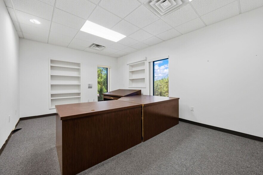 More Photos Of 901 W 18th St, Houston Warehouse For Sale