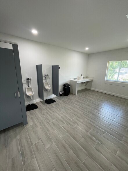 More Photos Of 1901 Waters Ave, Savannah Religious Facility For Lease