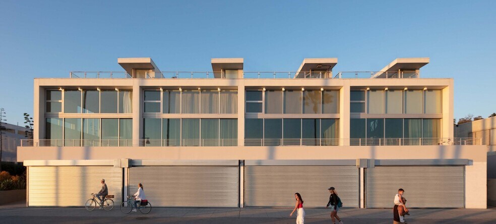 More Photos Of 701 Ocean Front Walk, Venice Unknown For Lease