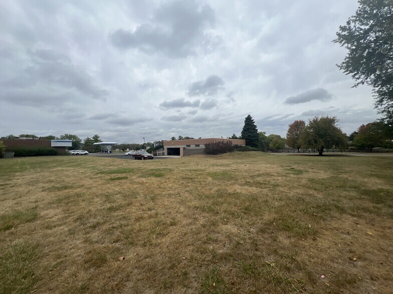 More Photos Of 1932 E Whipp Rd, Dayton Office For Sale