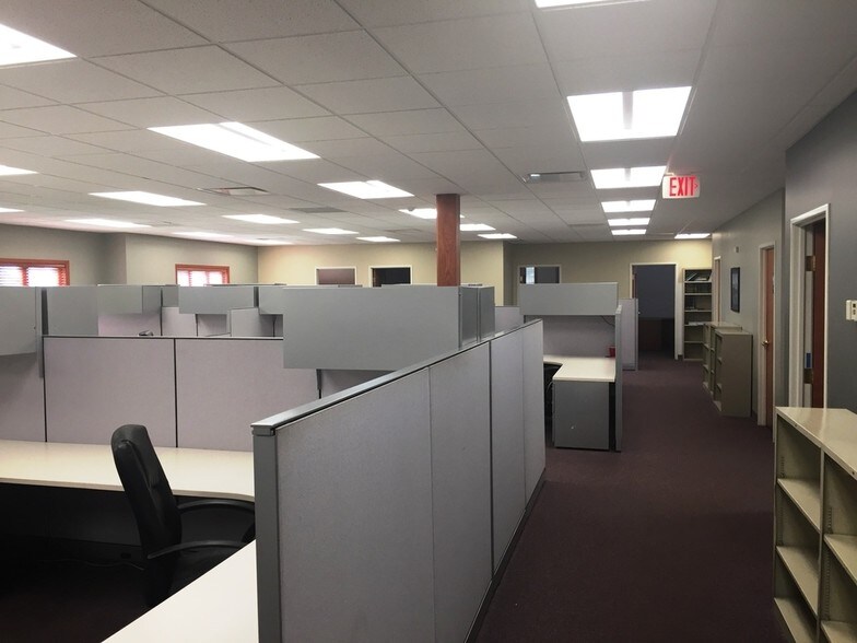 More Photos Of 3 Executive Ct, South Barrington Medical For Lease