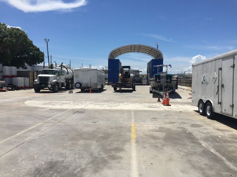 More Photos Of 901 McCloskey Blvd, Tampa Warehouse For Lease