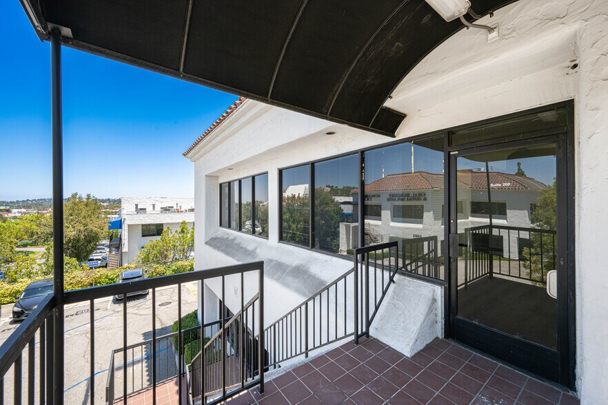 More Photos Of 24011 Ventura Blvd, Calabasas Medical For Lease