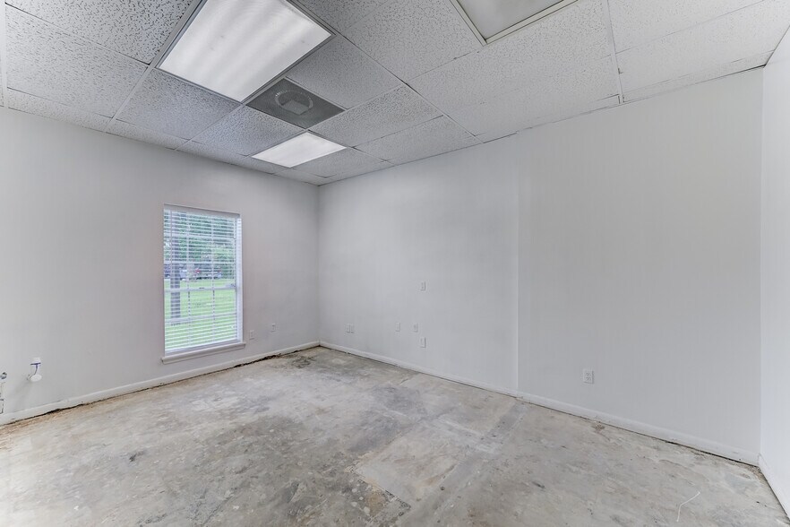 More Photos Of 14721 Pebble Bend Dr, Houston Medical For Lease