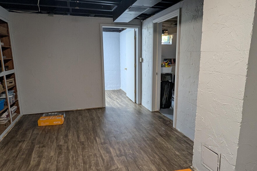More Photos Of 1921 Ruddiman Dr, Muskegon Office For Lease