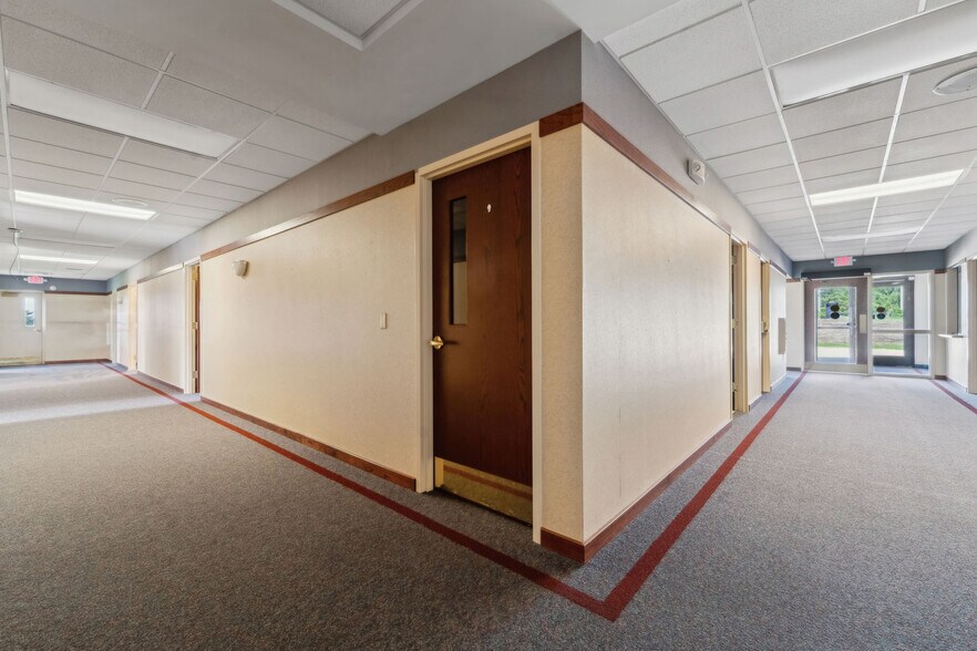 More Photos Of 790 Eastgate Dr, Ripon Medical For Sale
