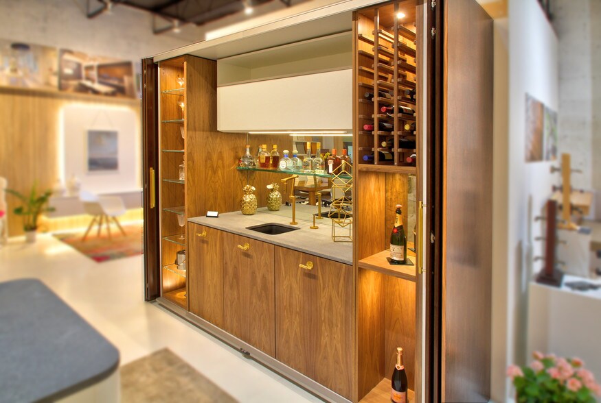 More Photos Of 3241-3249 NW 38th St, Miami Manufacturing For Lease