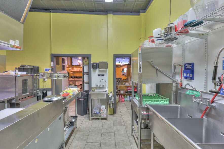 More Photos Of 108 W Walnut St, Smithville Restaurant For Sale