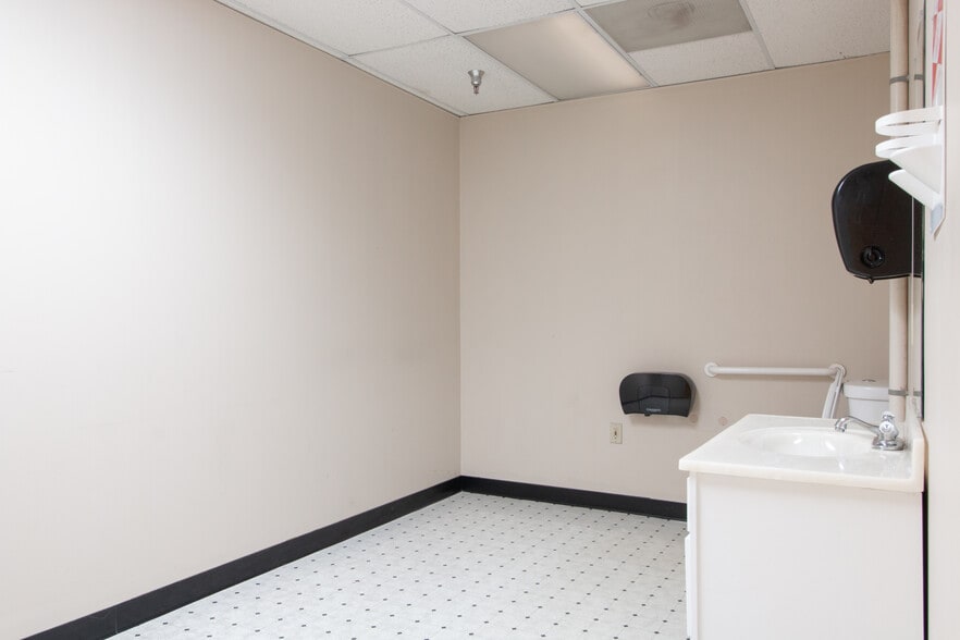 More Photos Of 616 E Landis Ave, Vineland Office Residential For Lease