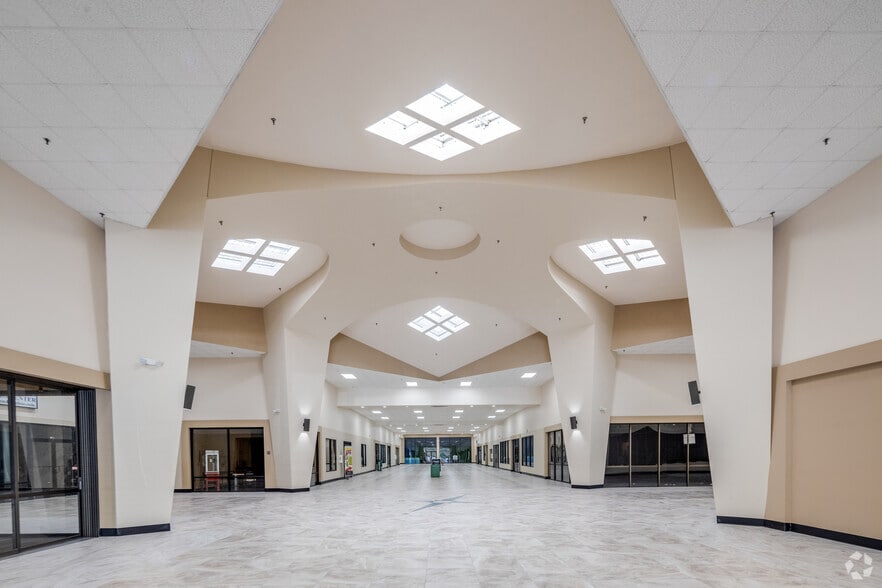 More Photos Of 2400 S Ridgewood Ave, South Daytona Unknown For Lease