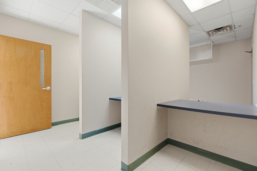 More Photos Of 1612 N Osteopathy, Kirksville Office For Sale