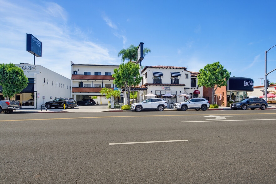 Primary Photo Of 10116-10120 Riverside Dr, Toluca Lake Office For Sale