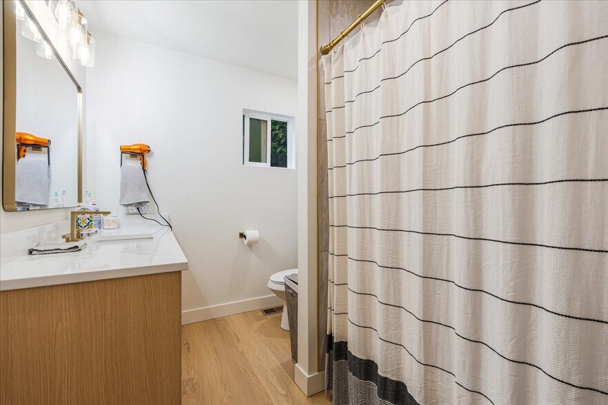 More Photos Of 520 Columbia St, Cathlamet Apartments For Sale