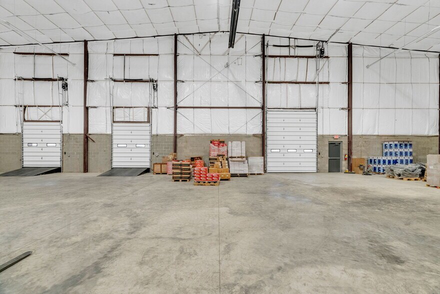 More Photos Of 1475 S Newburgh Rd, Westland Light Distribution For Sale