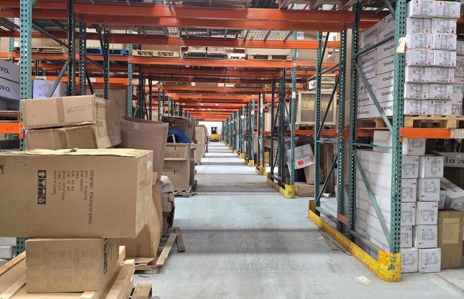 More Photos Of 1966 Broadhollow Rd, Farmingdale Distribution For Sale