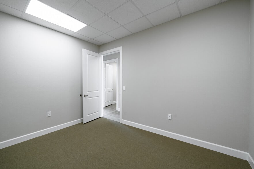 More Photos Of 5501 Cabrera Dr, Sugar Land Unknown For Lease