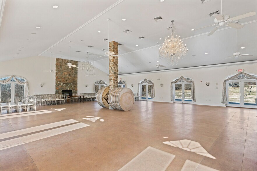 More Photos Of 23130 Briar Patch Ln, Middleburg Hospitality For Sale