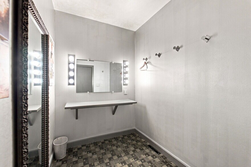 More Photos Of 121 E Bremer Ave, Waverly General Retail For Sale