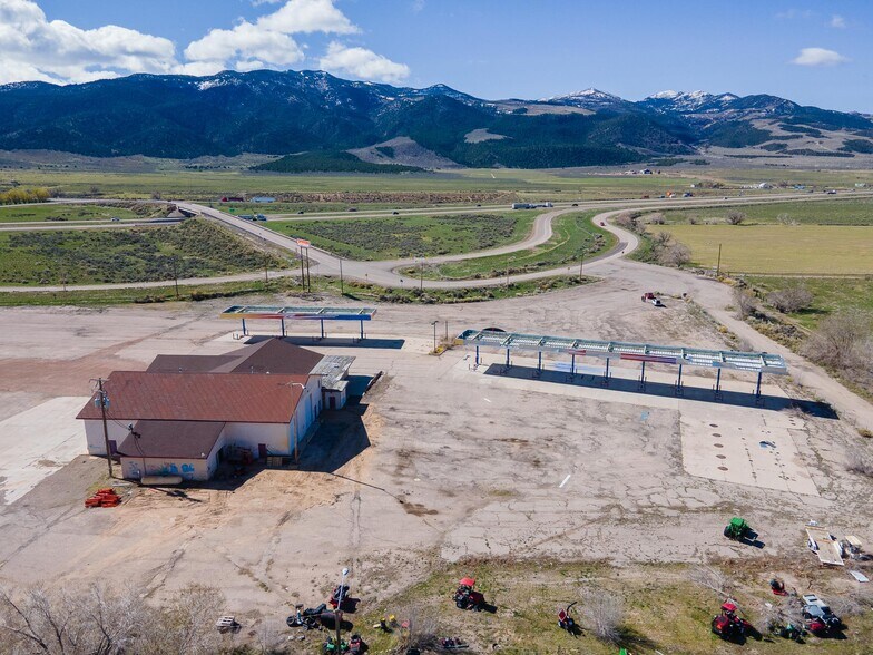 More Photos Of 225 N Highway 91, Summit Service For Lease