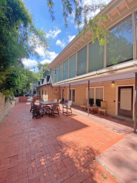 More Photos Of 504 W 7th St, Austin Office For Sale
