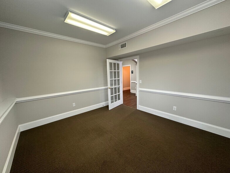 More Photos Of 327 Dahlonega St, Cumming Medical For Sale