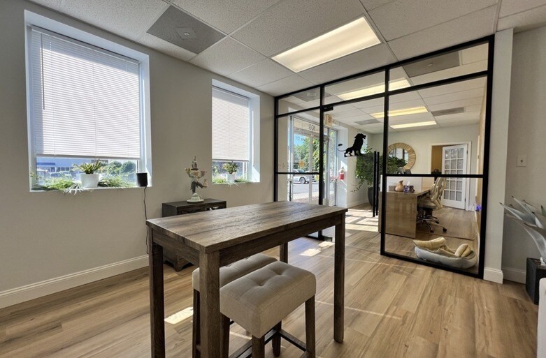 More Photos Of 109 Olde Greenwich Dr, Fredericksburg Office For Lease