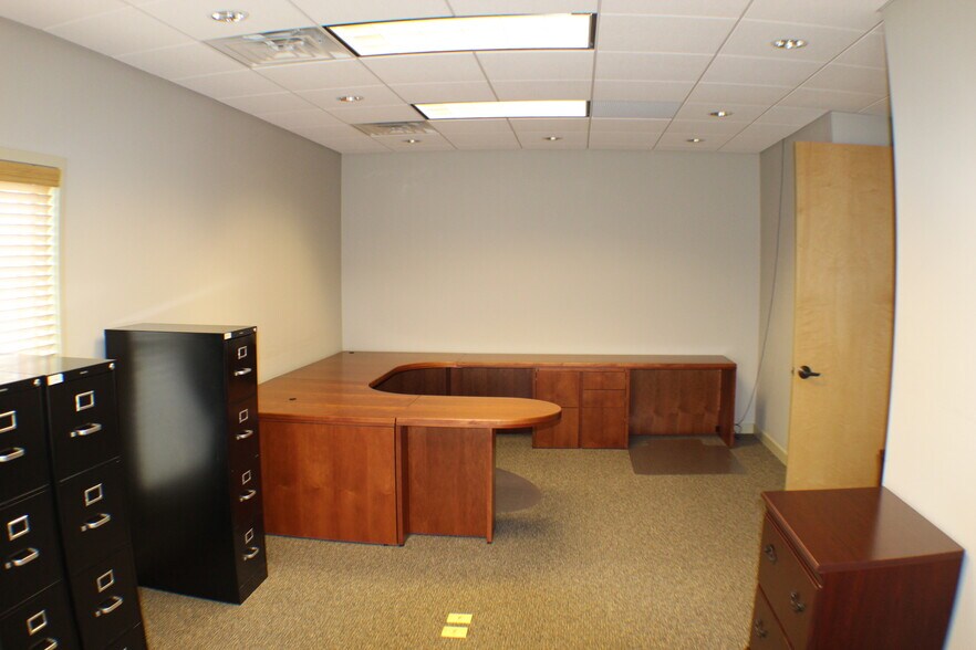 More Photos Of 3432 W Truman Blvd, Jefferson City Office For Sale