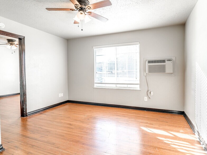 More Photos Of 2037 NW 26th St, Oklahoma City Apartments For Sale