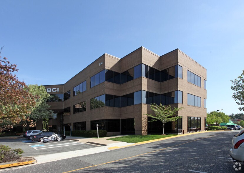 More Photos Of 814 W Diamond Ave, Gaithersburg Office For Sale