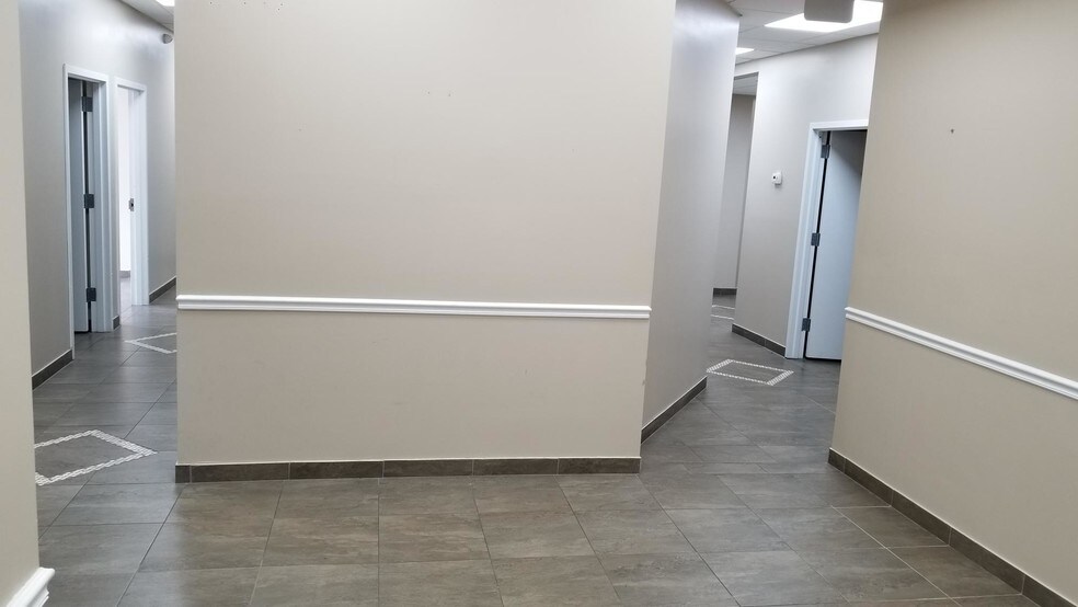 More Photos Of 210 Old Country Rd, Mineola Office For Lease