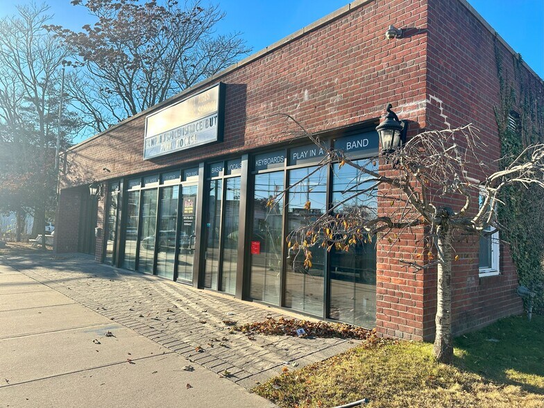 More Photos Of 15-17 Oak St, Patchogue Office Residential For Sale